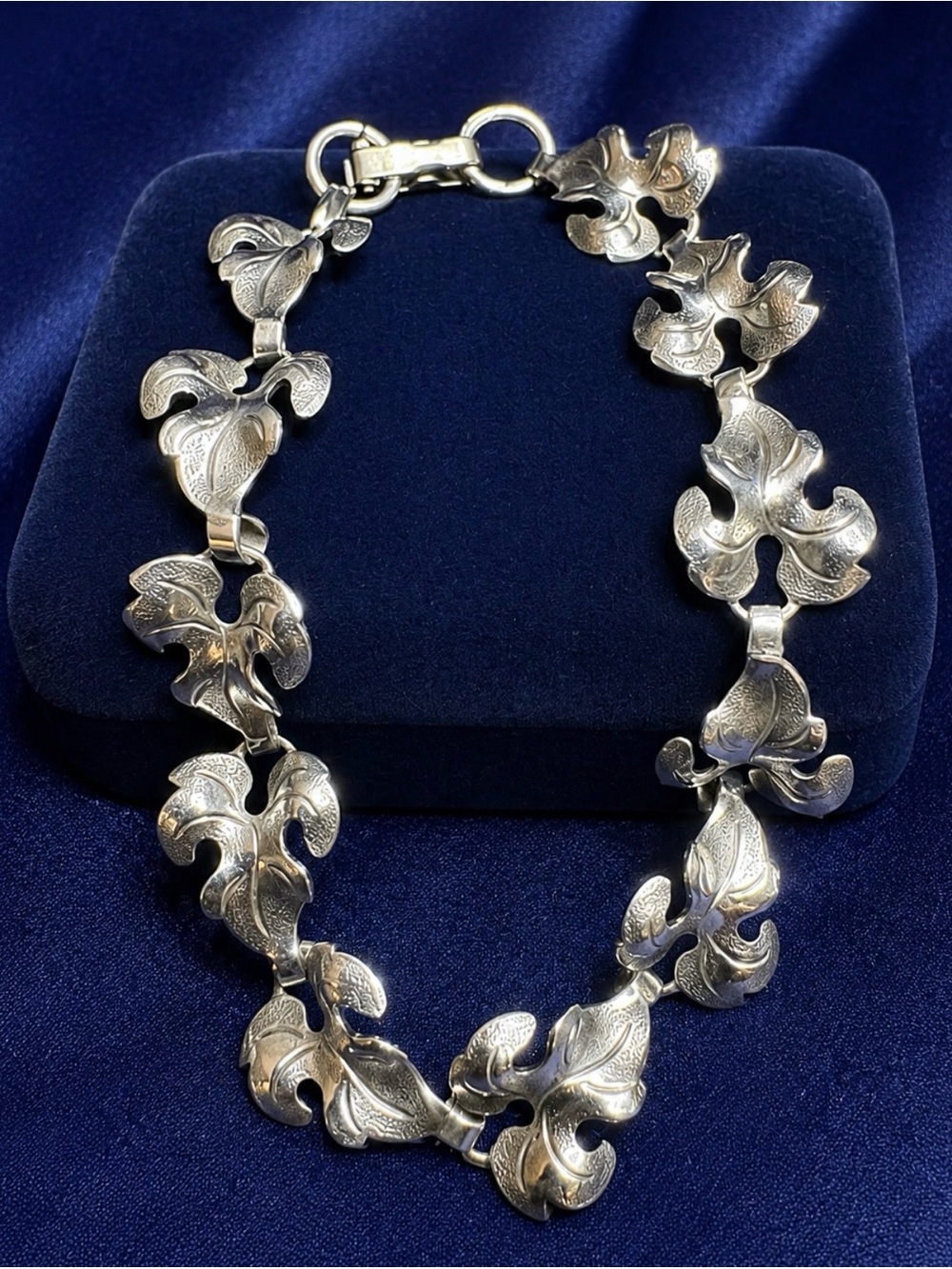 Bracelet Vintage Detailed Leaf Design 925 Sterling Silver Fold-over Clasp